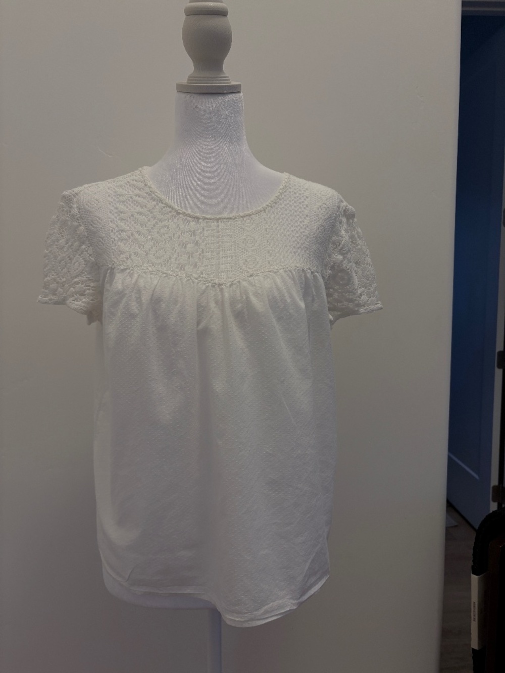 Hinge White Cotton and Lace Blouse